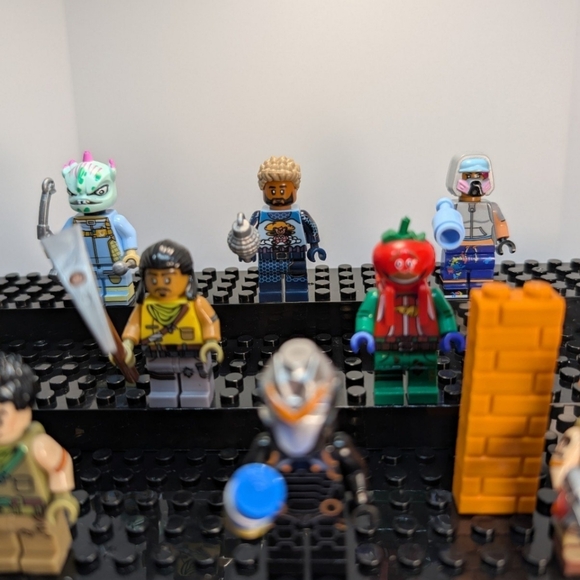 8 Minifigures- Fortnite Videogame Building Block Toys Omega Tomato Head - Picture 3 of 9